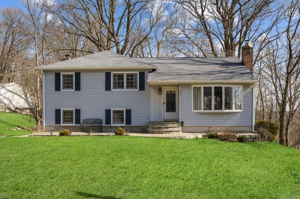 446 Yorkhill Rd, Yorktown Hgts, NY 10598
