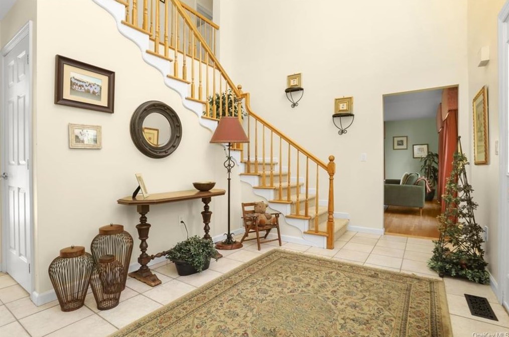 1137 Estates Dr, Crotonville, NY 10562