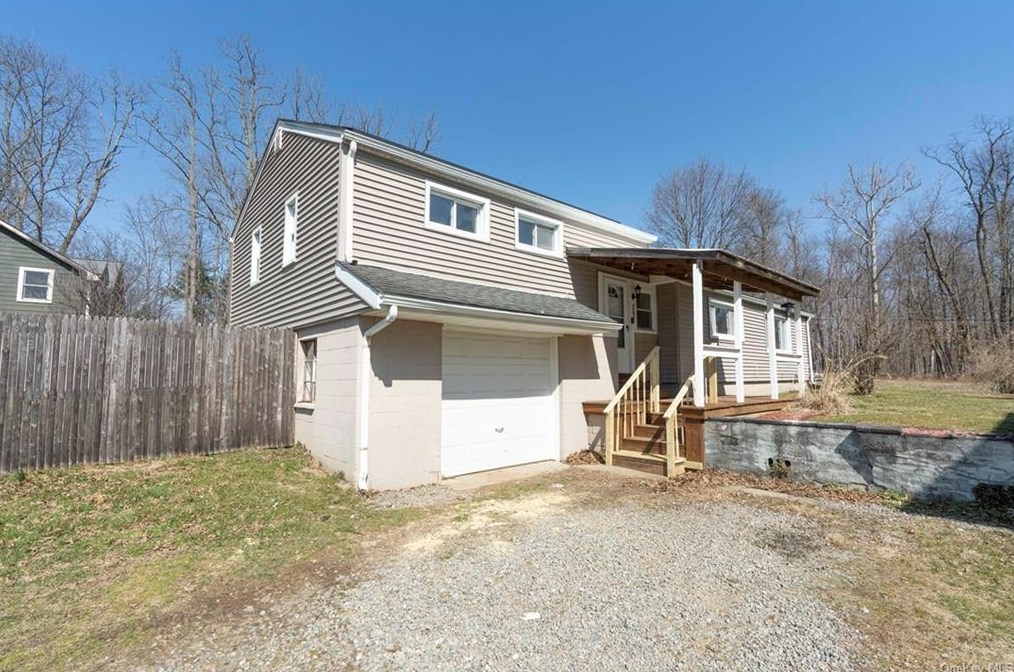297 Baxtertown Rd, Fishkill, NY 12524