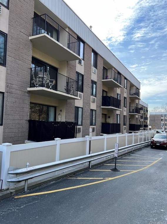 128 Colonial Pkwy Apt 1h, Yonkers, NY