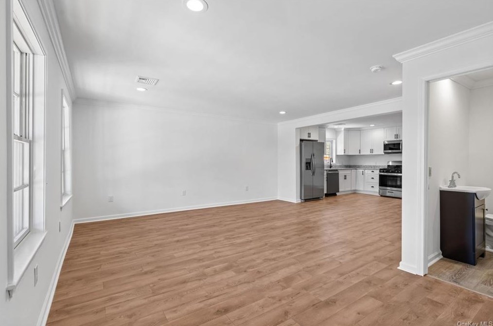 64 Oak St, Walden NY  12586-1241 exterior