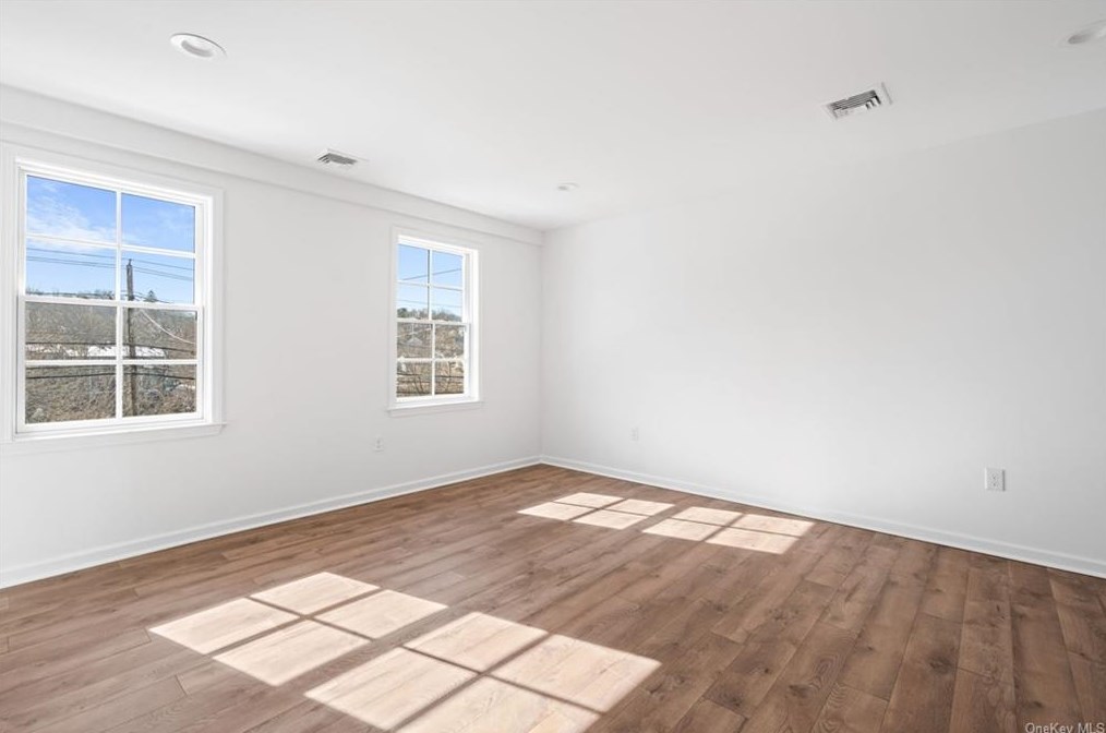 64 Oak St, Walden NY  12586-1241 exterior