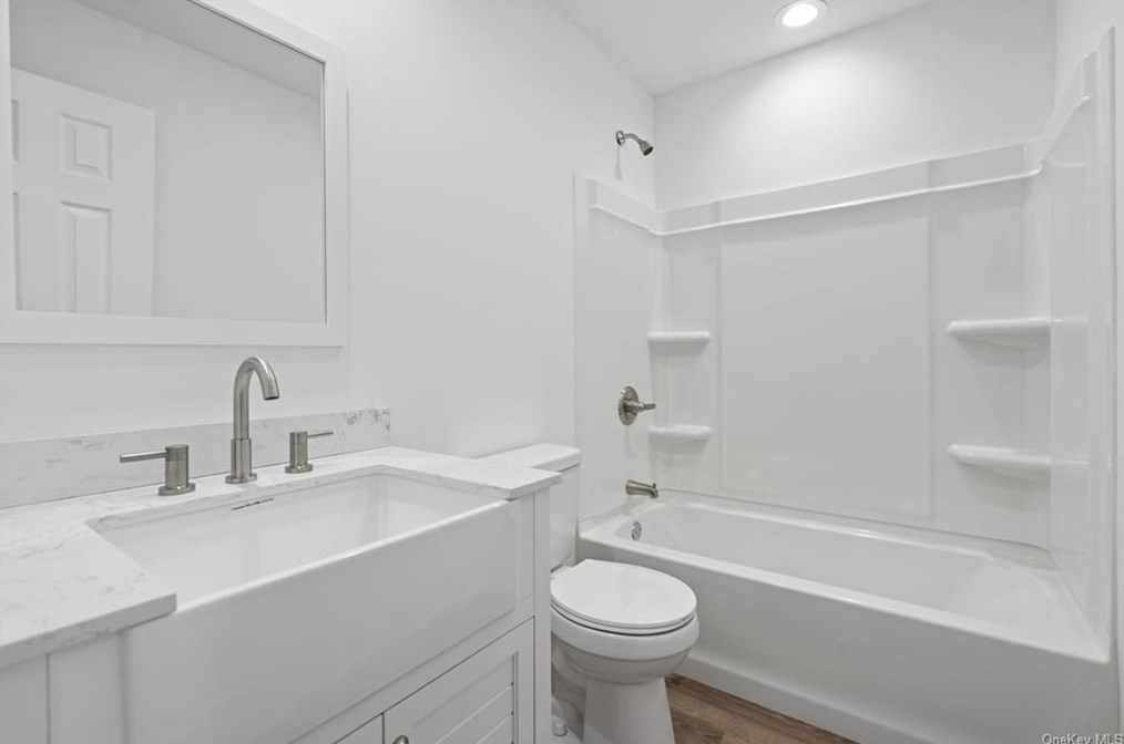 64 Oak St, Walden NY  12586-1241 exterior