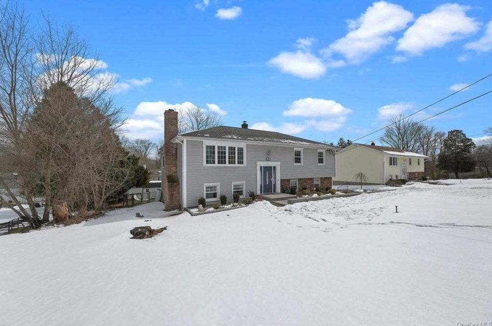 4 N Ross Dr, Yorktown Hgts, NY 10598