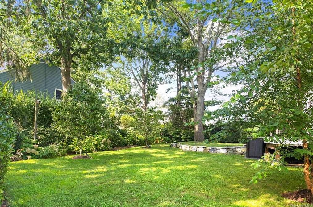 84 Overlook Pl, Rye, NY 10580-3345