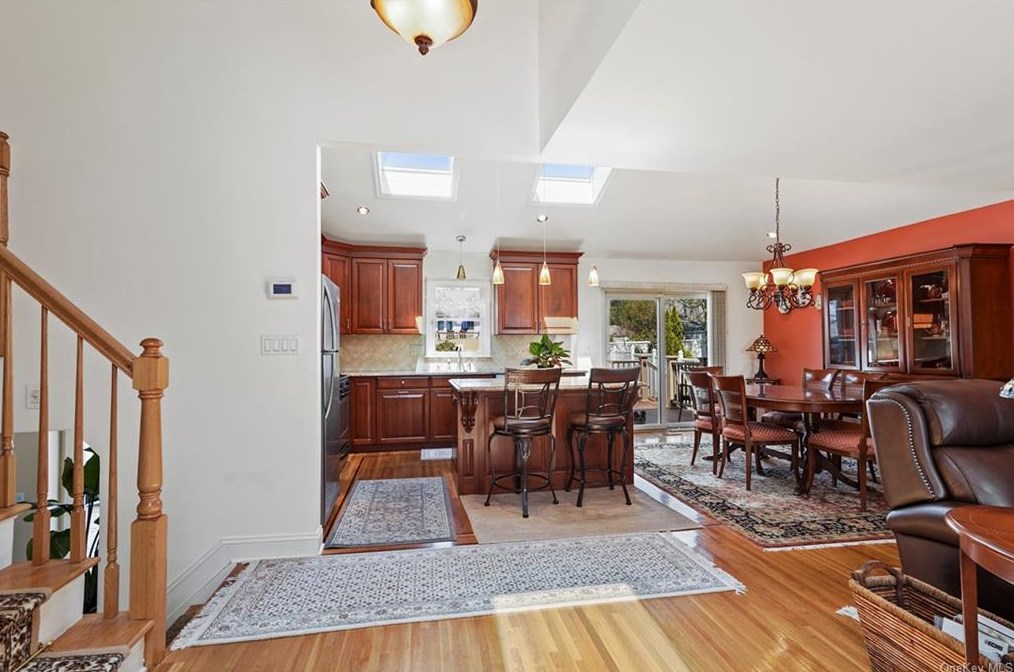 6 Hilltop Ln, White Plains, NY 10607