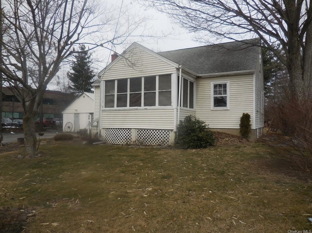 346 Meadow Ave, Newburgh NY  12550-3043 exterior