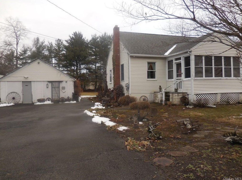 346 Meadow Ave, Newburgh NY  12550-3043 exterior