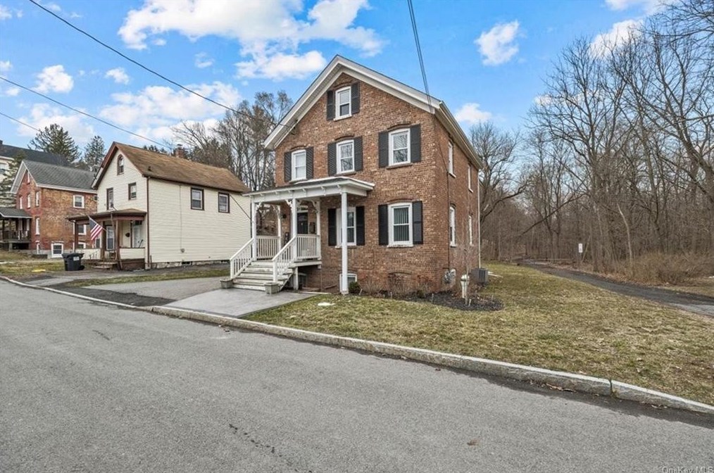 18 Richardson St, Walden, NY 12586