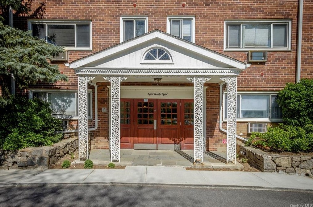 828 Pelhamdale Ave Apt 1o, New Rochelle, NY