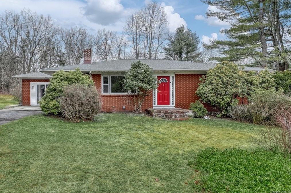 1 Camp Hill Rd, Mount Ivy, NY 10970-3409
