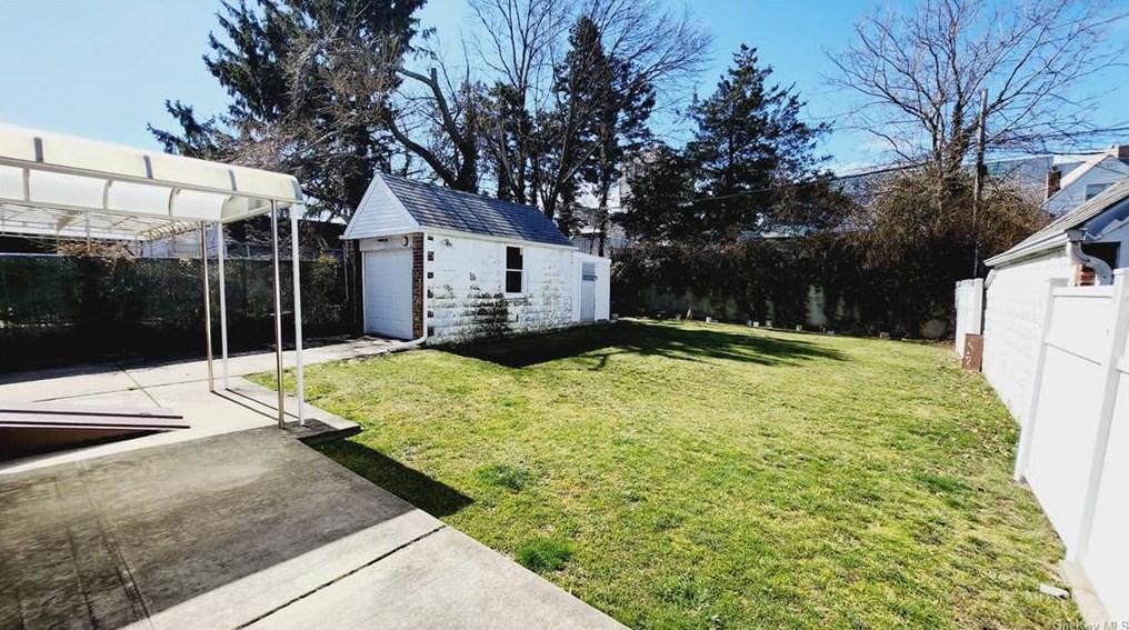 82-72 164th Pl, Jamaica, NY 11432