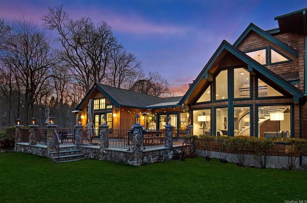 81 Polly Pk Rd, Rye, NY 10580-1973