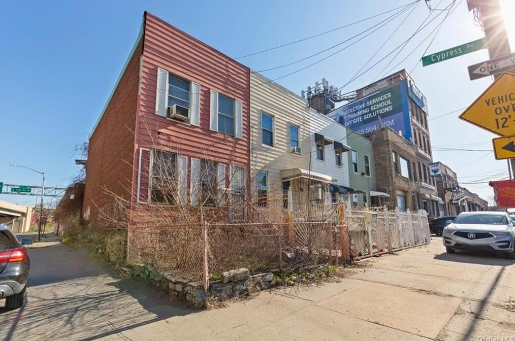 691 E 132nd St, Bronx, NY 10454