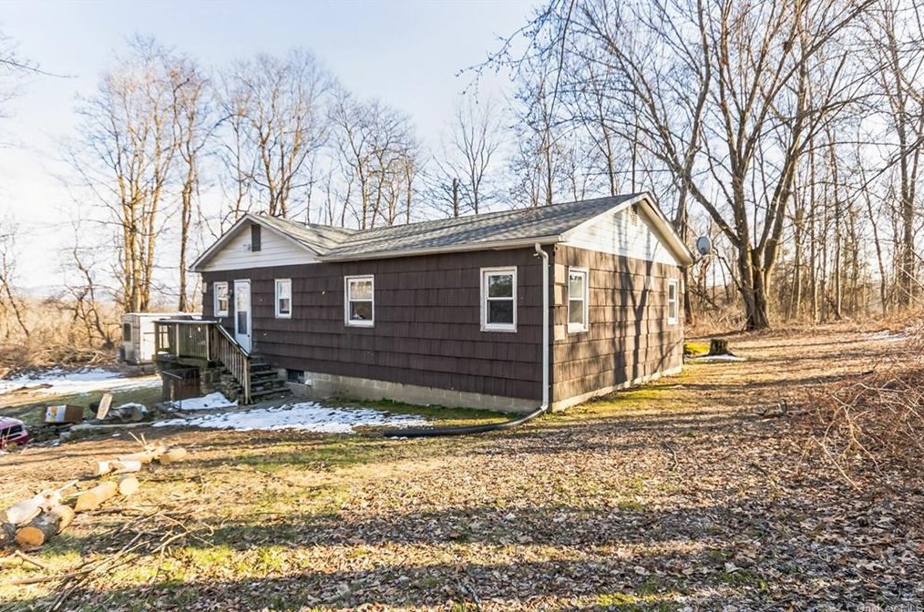 183 Brookside Farms Rd, Newburgh, NY 12550-3910