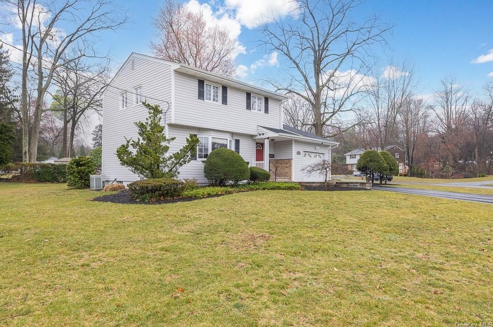 12 Elyse Dr, New City, NY 10956-3308