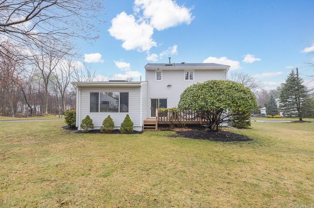 12 Elyse Dr, New City NY  10956-3308 exterior