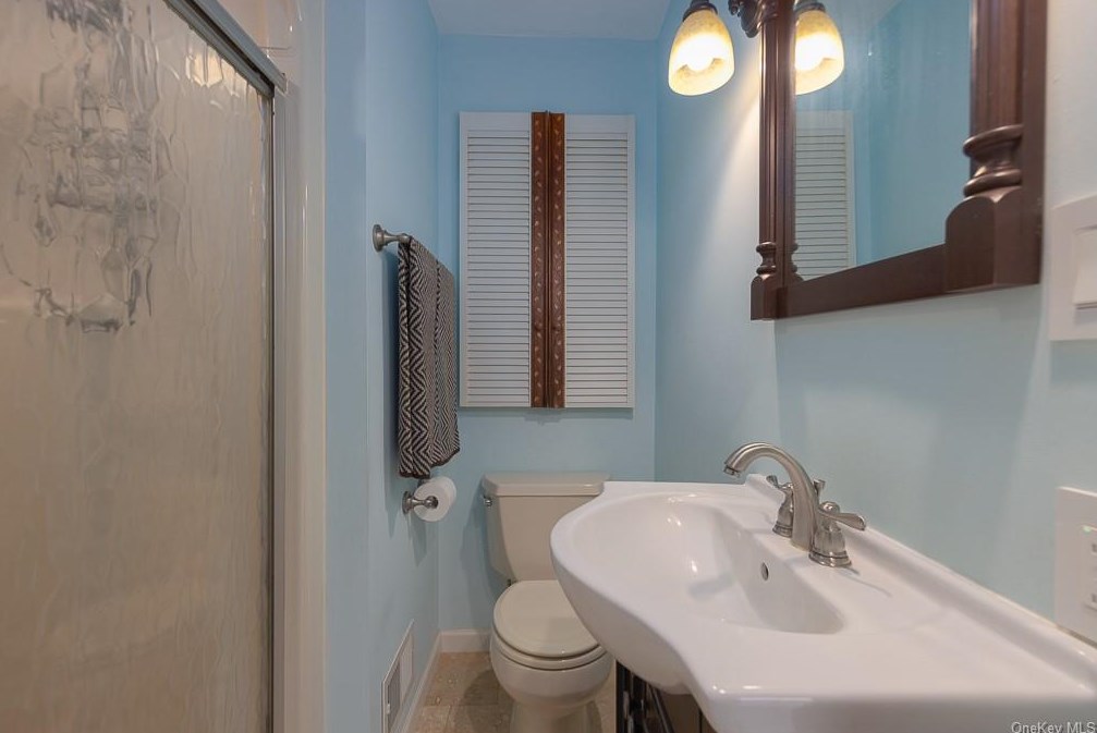 12 Elyse Dr, New City NY  10956-3308 exterior