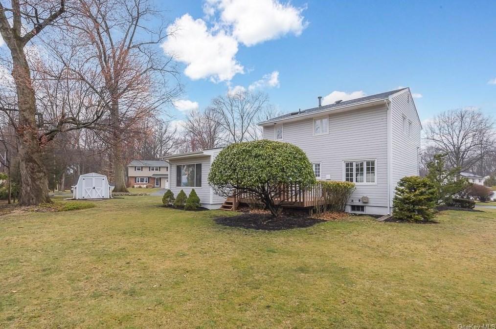 12 Elyse Dr, New City NY  10956-3308 exterior