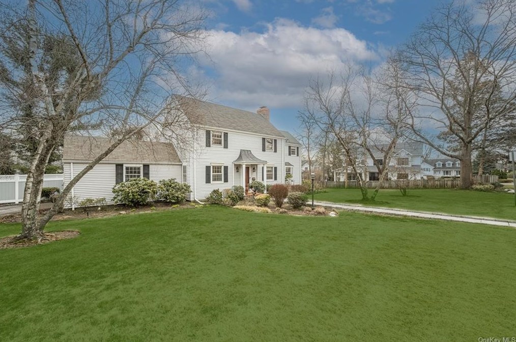 6 Pilgrim Rd, Scarsdale, NY 10583