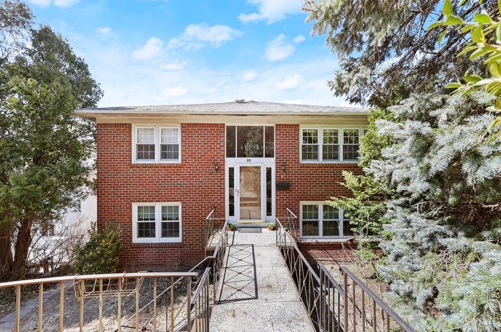 95 Summit Ave, Yonkers, NY 10708