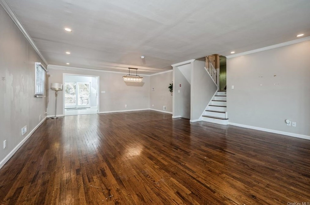 23 Montrose Rd, Yonkers NY  10710-2801 exterior