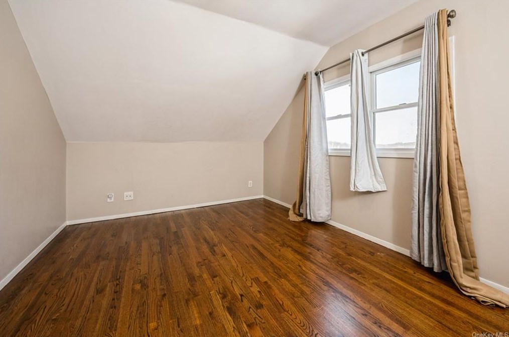 23 Montrose Rd, Yonkers NY  10710-2801 exterior