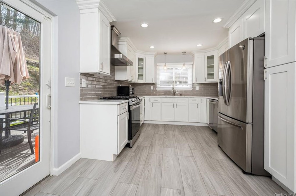 23 Montrose Rd, Yonkers NY  10710-2801 exterior