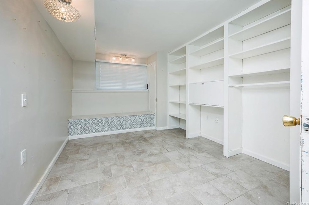 23 Montrose Rd, Yonkers NY  10710-2801 exterior