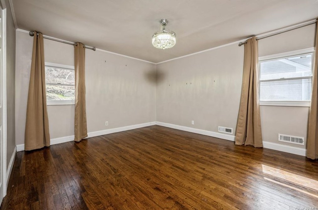 23 Montrose Rd, Yonkers NY  10710-2801 exterior