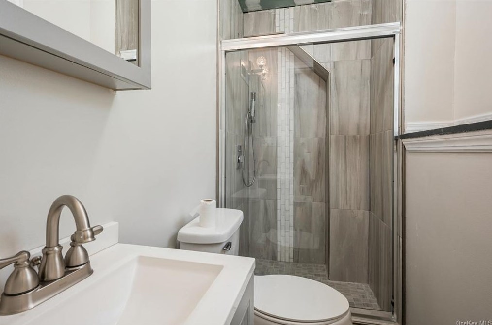 23 Montrose Rd, Yonkers NY  10710-2801 exterior