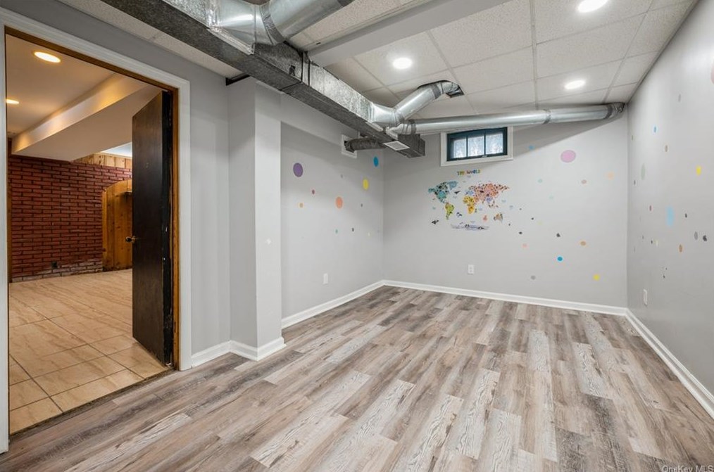 23 Montrose Rd, Yonkers NY  10710-2801 exterior