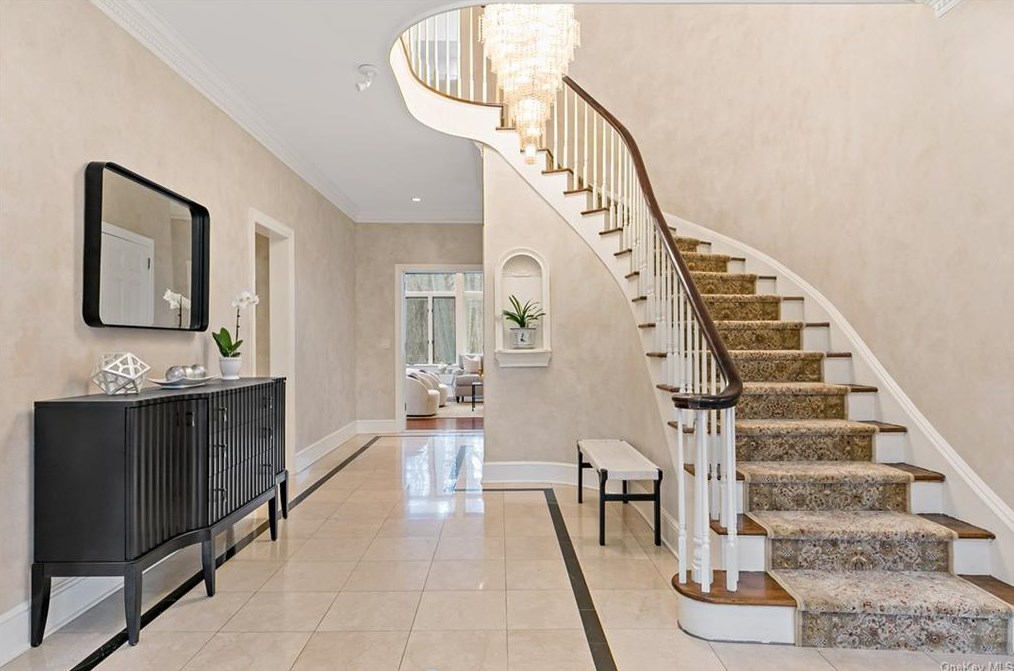 163 Fox Meadow Rd, Scarsdale, NY 10583