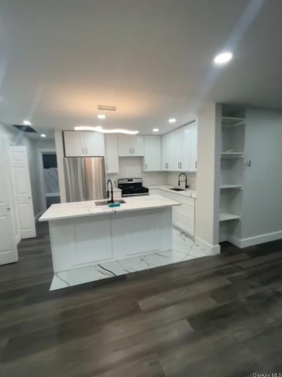 190 Kearsing Pkwy, Chestnut Ridge, NY 10952-2243
