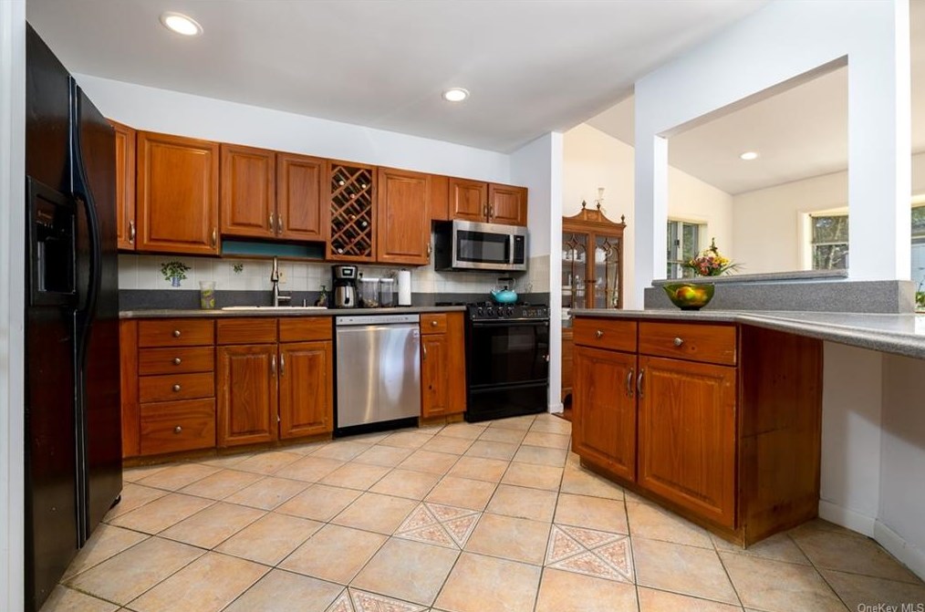 44 Valley View Ter, Mount Kisco NY  10549-1512 exterior