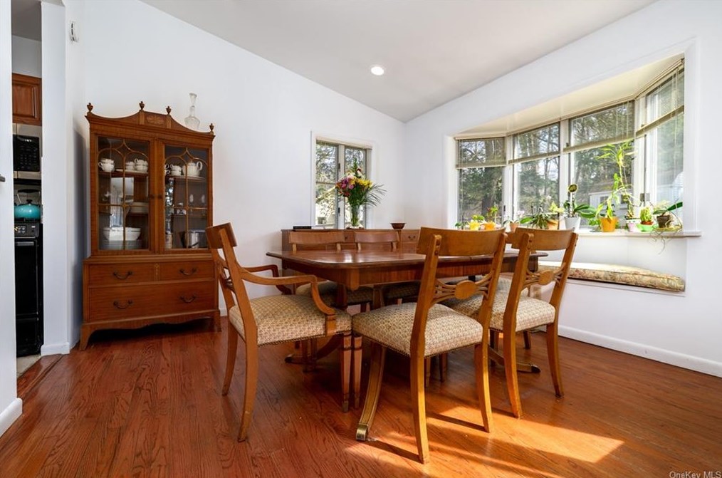 44 Valley View Ter, Mount Kisco NY  10549-1512 exterior