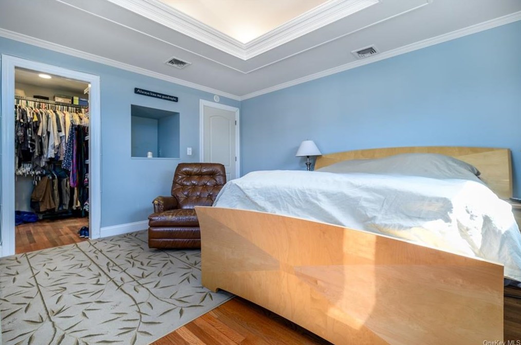 44 Valley View Ter, Mount Kisco NY  10549-1512 exterior