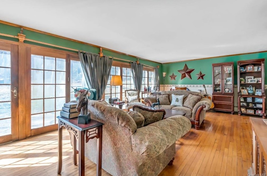 2229 Hunterbrook Rd, Yorktown Hgts, NY 10598