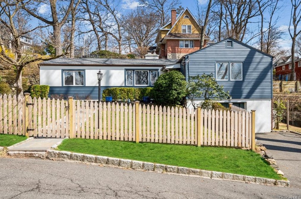 90 Hamilton Ave, Yonkers, NY 10706-3120