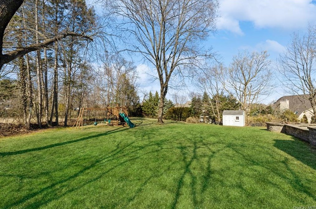 9 Cavalry Dr, New City NY  10956-5201 exterior