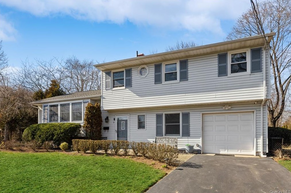 9 Cavalry Dr, New City NY  10956-5201 exterior