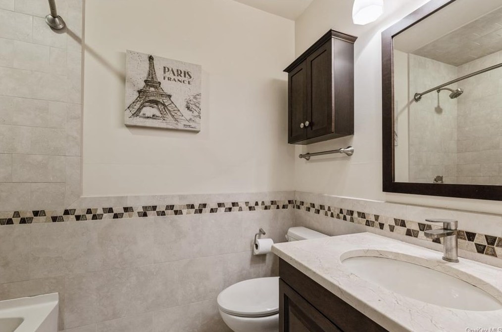 9 Cavalry Dr, New City NY  10956-5201 exterior