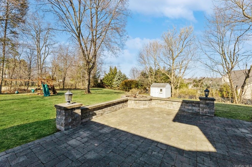 9 Cavalry Dr, New City NY  10956-5201 exterior