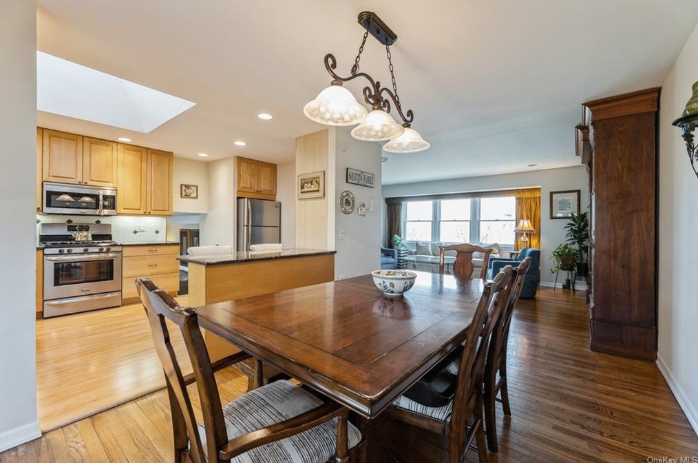 9 Cavalry Dr, New City NY  10956-5201 exterior