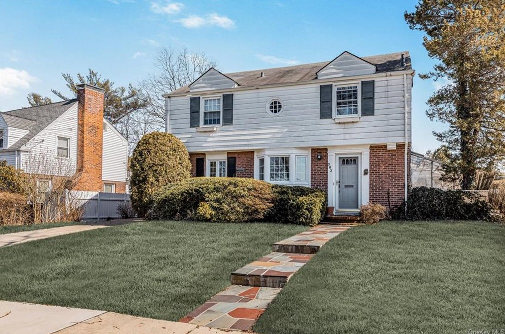 362 Kneeland Ave, Yonkers, NY 10704-2713