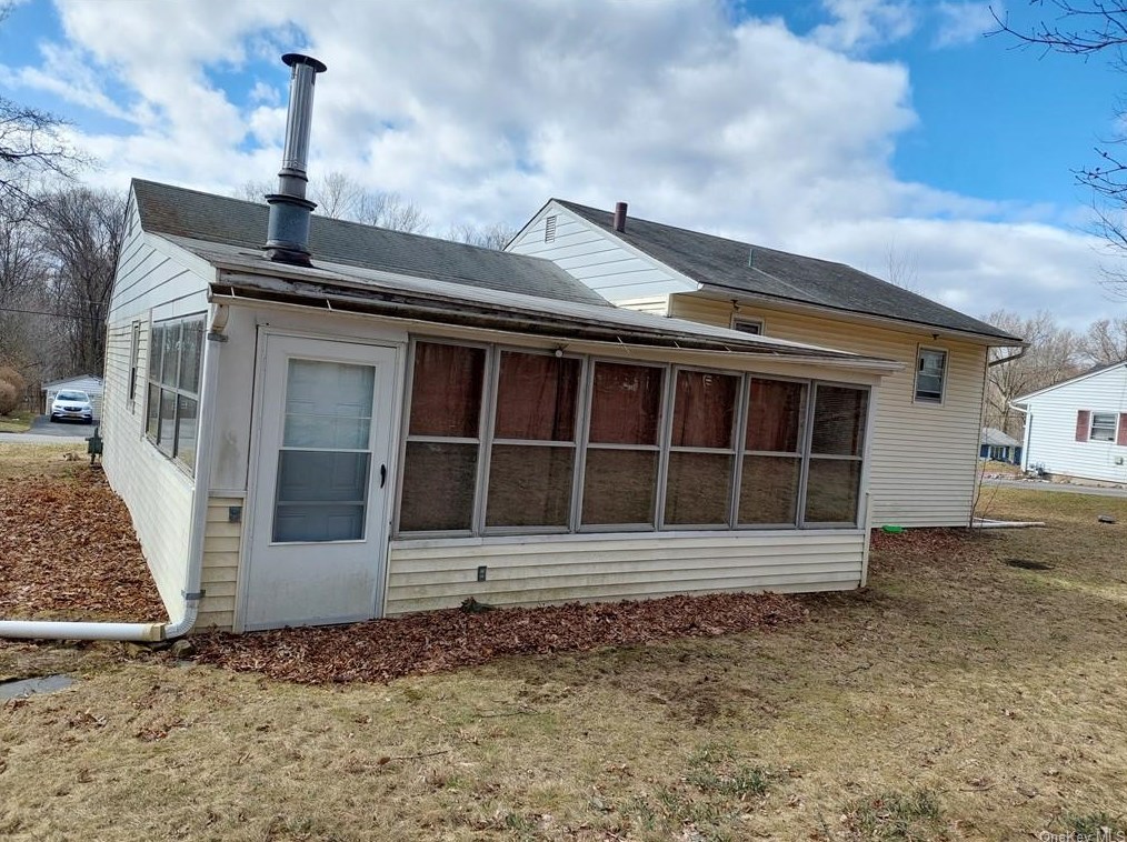 53 Westwood Dr, Newburgh, NY 12550-8327