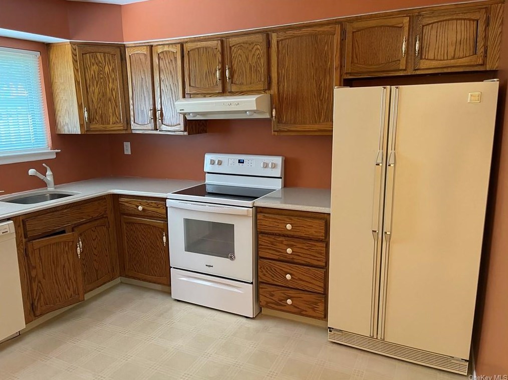 21 Coachlight Square #21, Montrose, NY 10548