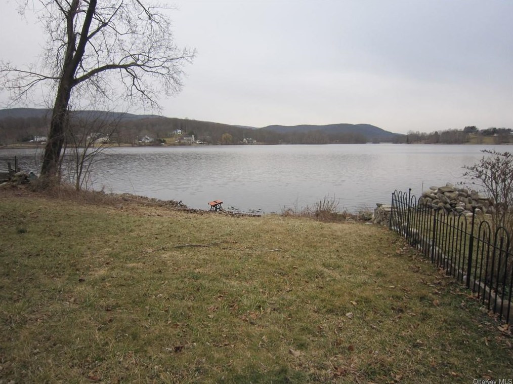 515 Shr Dr, Newburgh NY  12553-5487 exterior