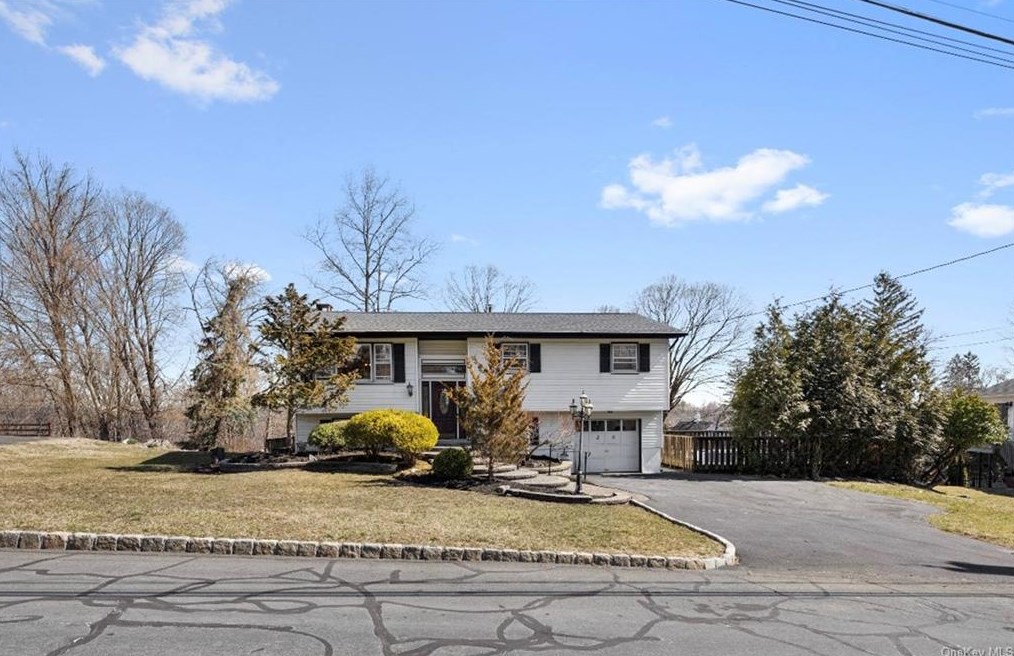 20 Locust Dr, Thiells, NY 10984