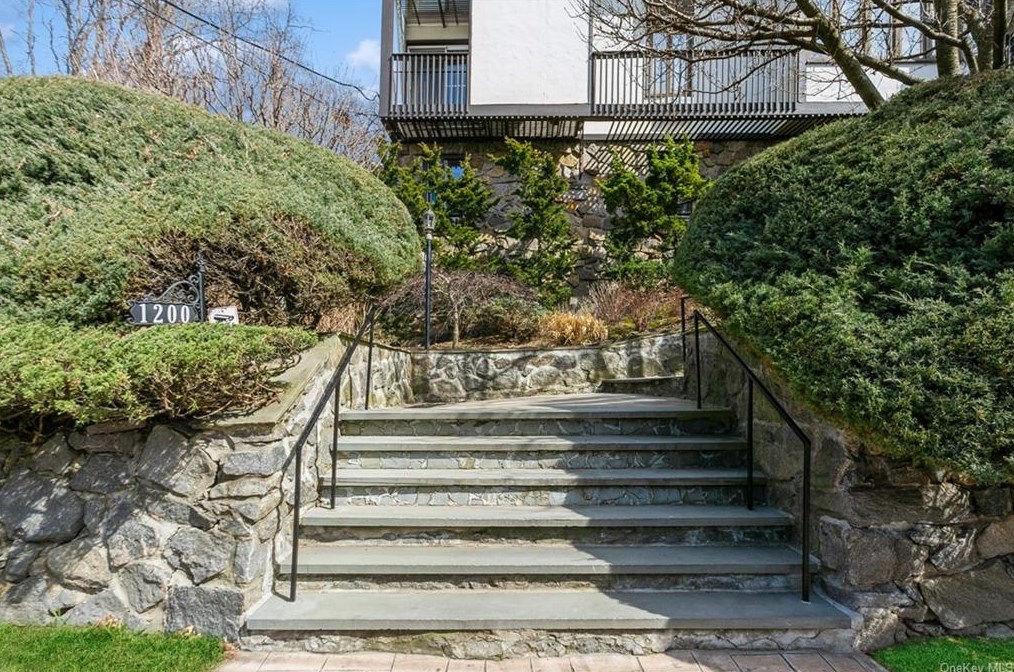1200 Warburton Ave, Yonkers, NY 10701-1000